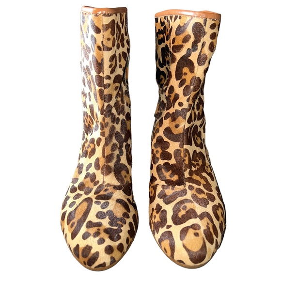 B MAKOWSKY Leopard print calf hair booties size 8.5 - Picture 3 of 14